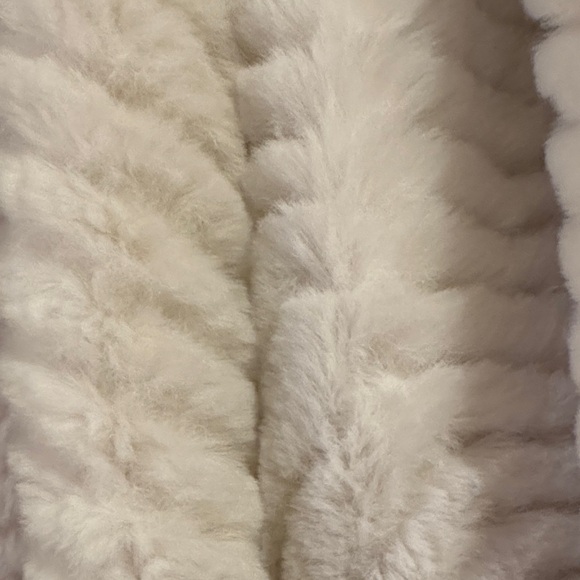 Women's White Faux Fur Jacket - Picture 3 of 3